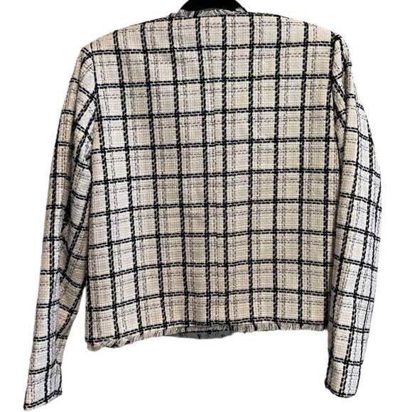 NWT- Tahari- Plaid Black White Cropped Gold Buttons Lined Tweed Jacket Blazer, L - Picture 6 of 12